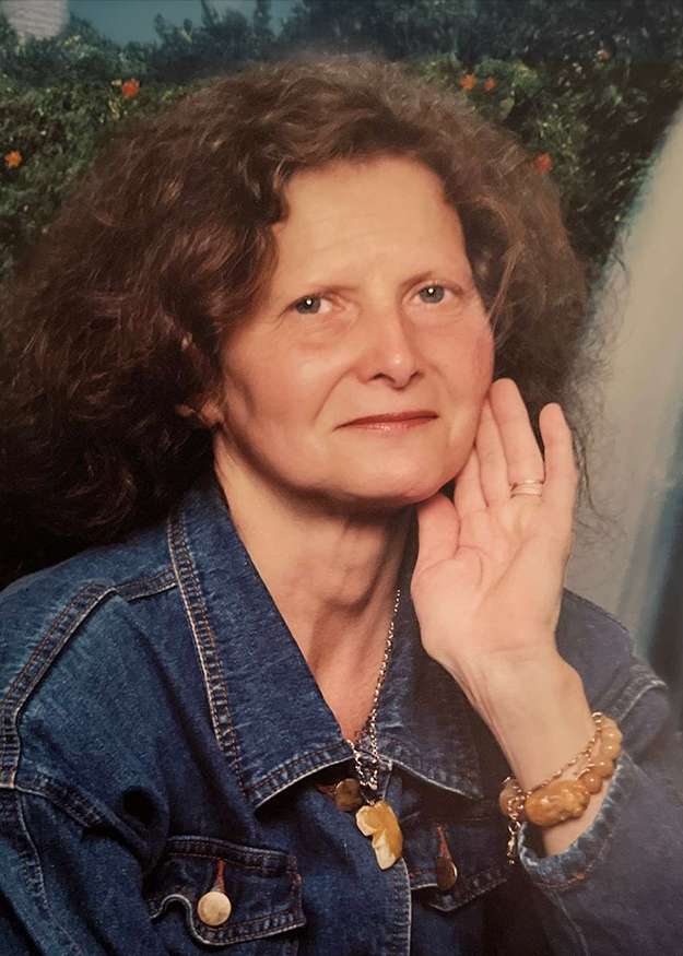CÉCILE HUNAULT